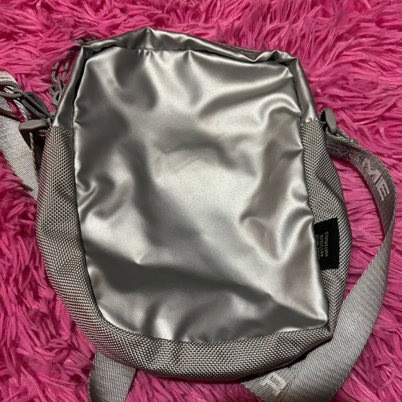 Supreme Metallic Logo Shoulder Bag - Picture 4 of 6